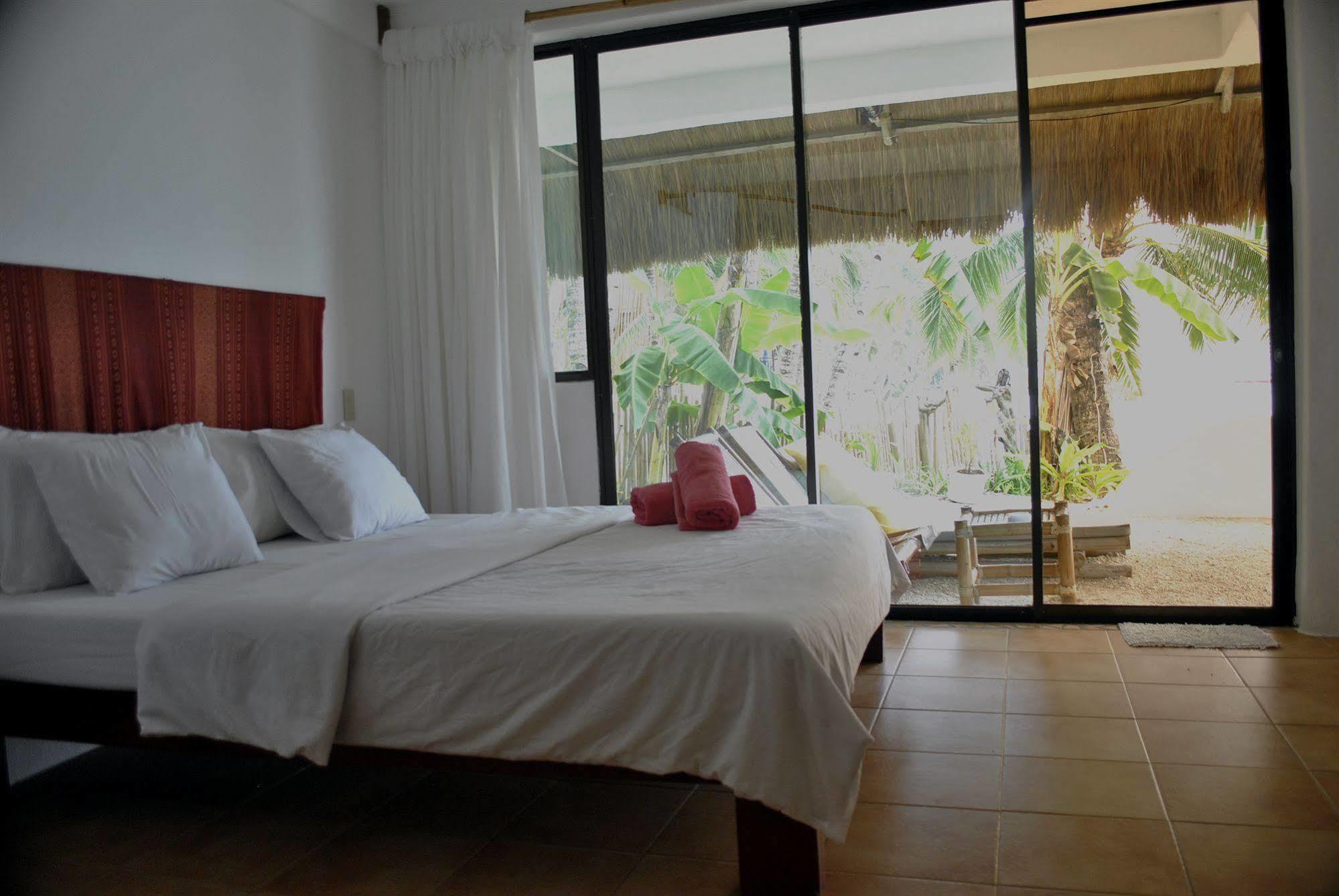 Artista Beach Villa Balabag  Luaran gambar