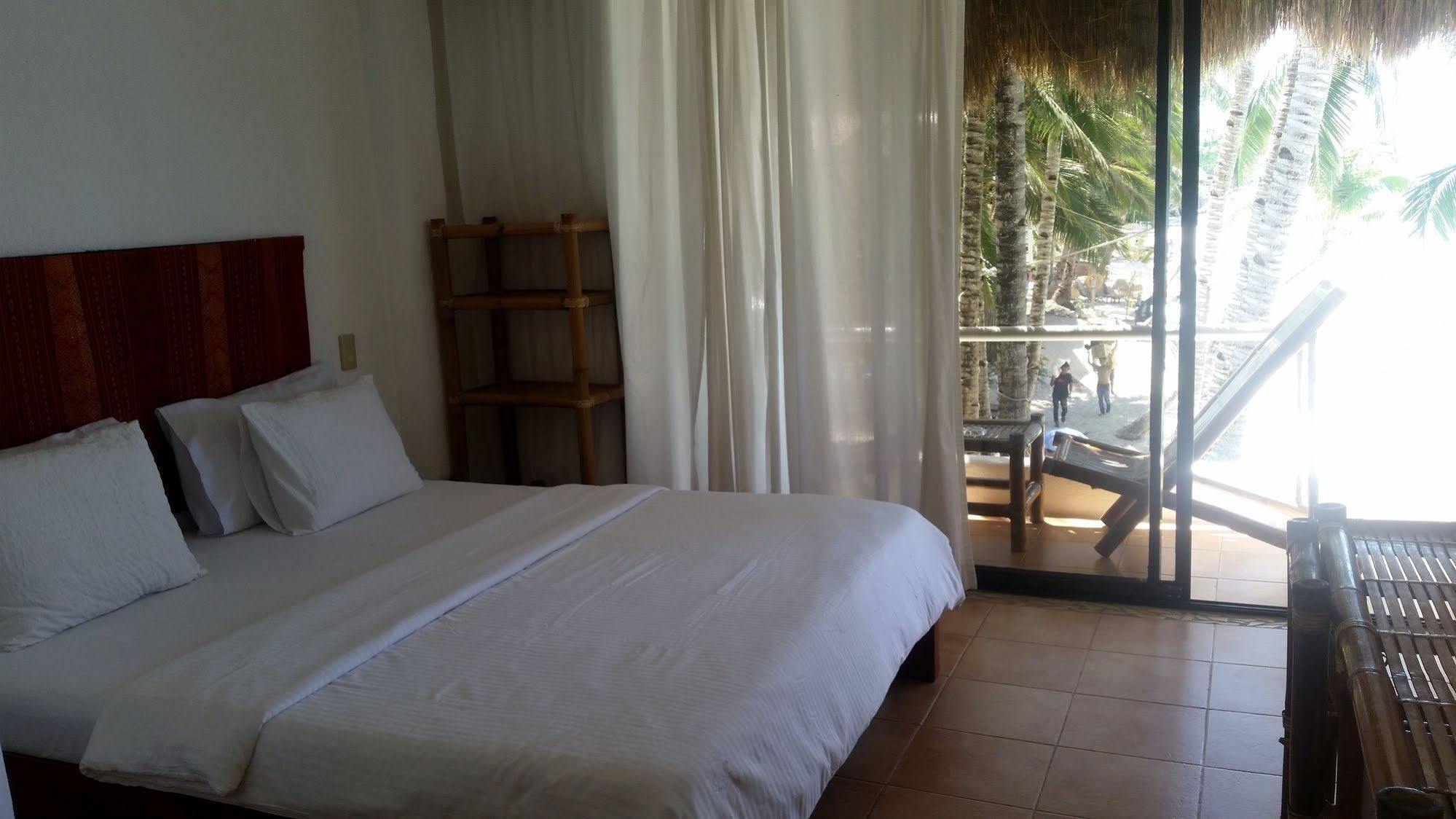 Artista Beach Villa Balabag  Luaran gambar